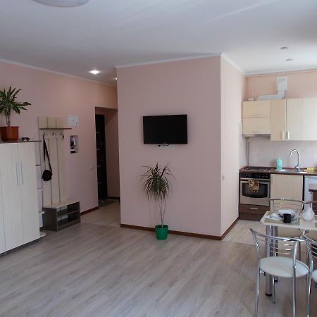 Apartment Near The Forum Mall Lviv Buitenkant foto