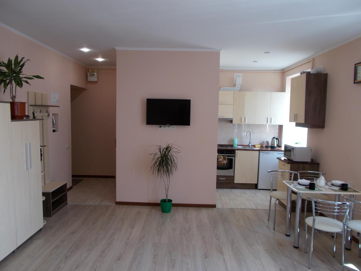 Apartment Near The Forum Mall Lviv Buitenkant foto